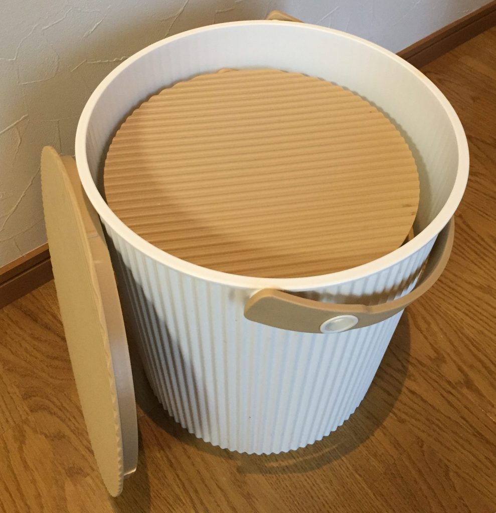 おむつ用バごみ箱「オムニウッティ」 オシャレな蓋つきバケツの5つの使い方。